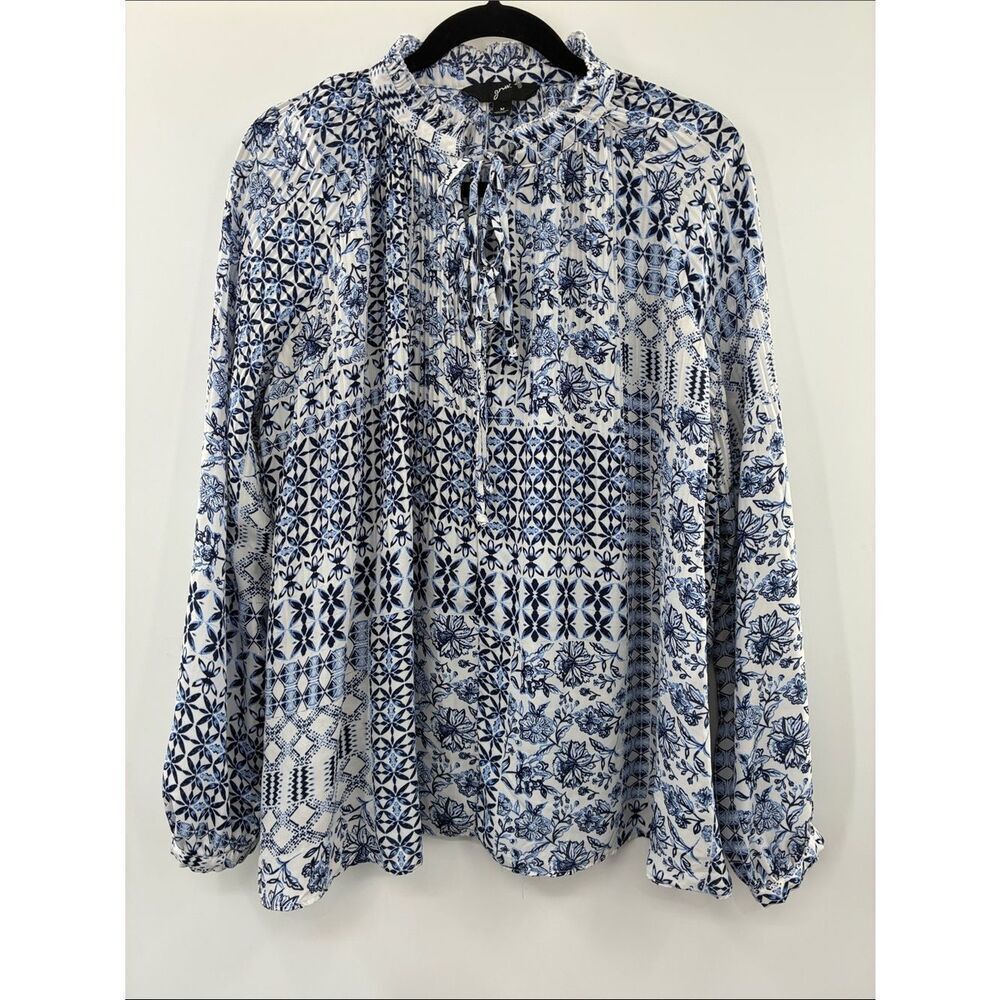 3 For$20 GNW Blue and White Printed Boho Flattering Tie-Neck Blouse size M
